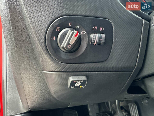 Червоний Сеат Leon, об'ємом двигуна 1.39 л та пробігом 269 тис. км за 5700 $, фото 25 на Automoto.ua