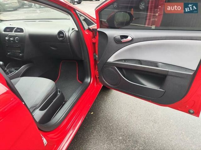 Червоний Сеат Leon, об'ємом двигуна 1.39 л та пробігом 140 тис. км за 6000 $, фото 12 на Automoto.ua