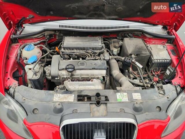Червоний Сеат Leon, об'ємом двигуна 1.39 л та пробігом 140 тис. км за 6000 $, фото 20 на Automoto.ua