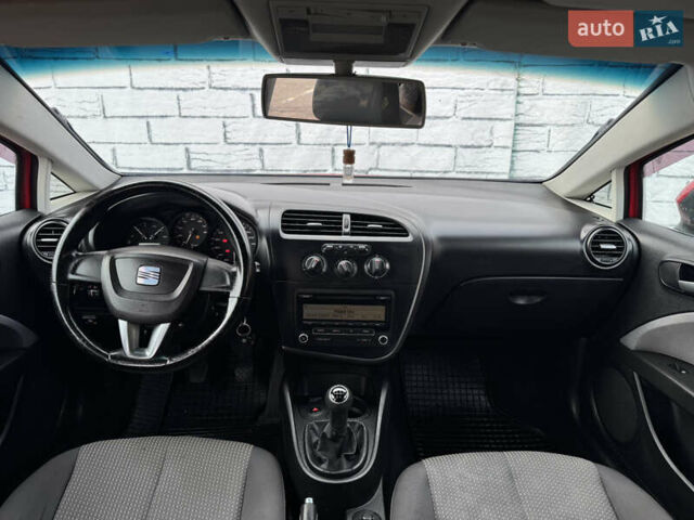 Червоний Сеат Leon, об'ємом двигуна 1.39 л та пробігом 269 тис. км за 5700 $, фото 19 на Automoto.ua