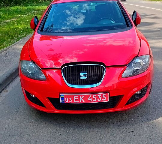 Красный Сеат Леон, объемом двигателя 1.4 л и пробегом 191 тыс. км за 7500 $, фото 2 на Automoto.ua