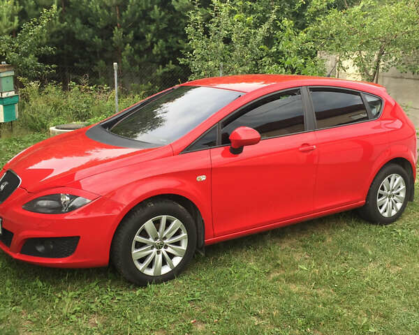 Червоний Сеат Leon, об'ємом двигуна 1.2 л та пробігом 299 тис. км за 4700 $, фото 3 на Automoto.ua
