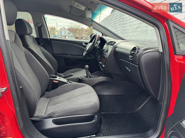 Червоний Сеат Leon, об'ємом двигуна 1.39 л та пробігом 269 тис. км за 5700 $, фото 21 на Automoto.ua