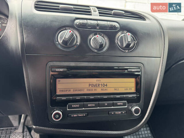 Червоний Сеат Leon, об'ємом двигуна 1.39 л та пробігом 269 тис. км за 5700 $, фото 26 на Automoto.ua