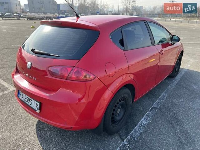 Сеат Леон 2011 в Киеве на Automoto.ua Красный Сеат Леон, объемом двигателя 1.39 л и пробегом 89 тыс. км за 6900 $, фото 2 на Automoto.ua