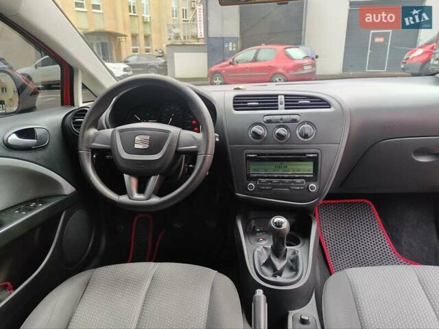 Червоний Сеат Leon, об'ємом двигуна 1.39 л та пробігом 140 тис. км за 6000 $, фото 13 на Automoto.ua