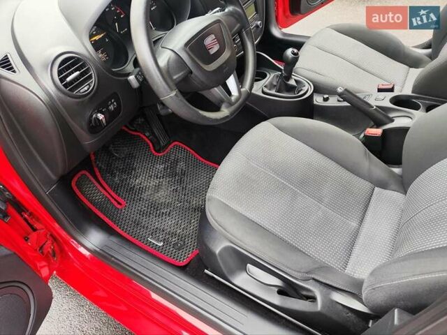 Червоний Сеат Leon, об'ємом двигуна 1.39 л та пробігом 140 тис. км за 6000 $, фото 17 на Automoto.ua