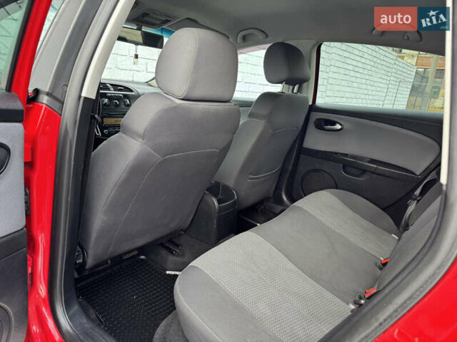 Червоний Сеат Leon, об'ємом двигуна 1.39 л та пробігом 269 тис. км за 5700 $, фото 17 на Automoto.ua