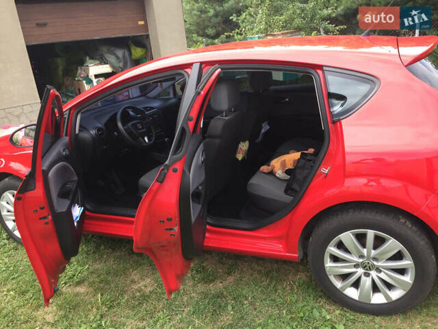 Червоний Сеат Leon, об'ємом двигуна 1.2 л та пробігом 299 тис. км за 4700 $, фото 1 на Automoto.ua