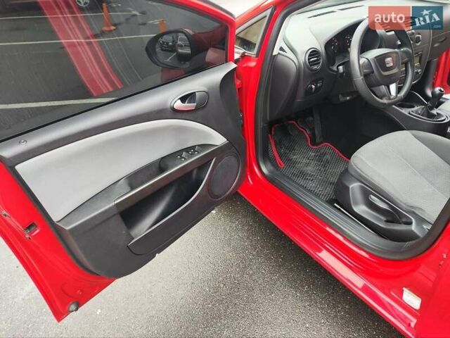 Червоний Сеат Leon, об'ємом двигуна 1.39 л та пробігом 140 тис. км за 6000 $, фото 16 на Automoto.ua