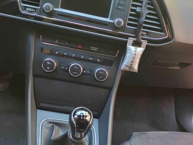 Красный Сеат Леон, объемом двигателя 1.6 л и пробегом 243 тыс. км за 9000 $, фото 8 на Automoto.ua