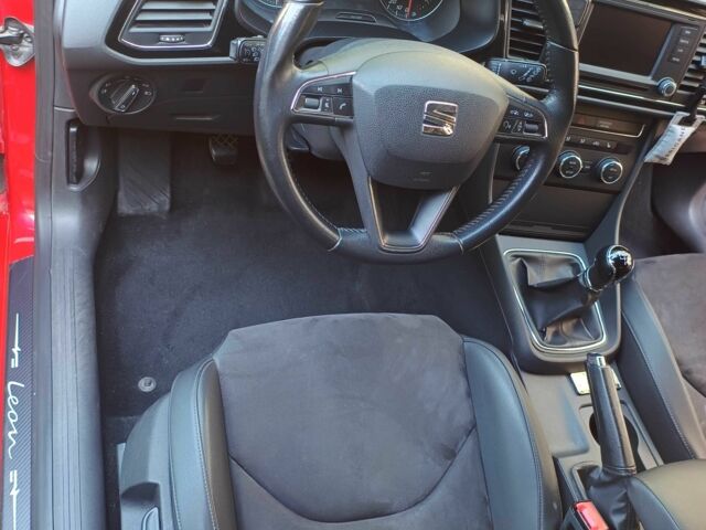 Красный Сеат Леон, объемом двигателя 1.6 л и пробегом 243 тыс. км за 9000 $, фото 6 на Automoto.ua