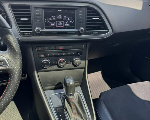 Червоний Сеат Leon, об'ємом двигуна 1.8 л та пробігом 153 тис. км за 13600 $, фото 9 на Automoto.ua