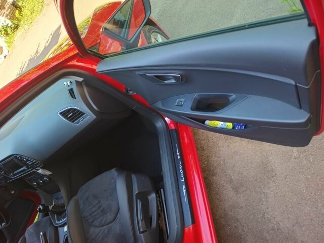 Красный Сеат Леон, объемом двигателя 1.6 л и пробегом 243 тыс. км за 9000 $, фото 11 на Automoto.ua