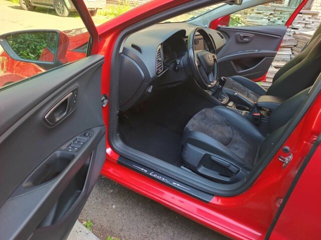 Красный Сеат Леон, объемом двигателя 1.6 л и пробегом 243 тыс. км за 9000 $, фото 4 на Automoto.ua