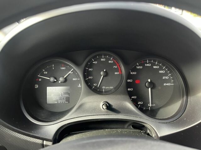 Червоний Сеат Leon, об'ємом двигуна 1.2 л та пробігом 185 тис. км за 5600 $, фото 4 на Automoto.ua