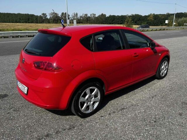 Червоний Сеат Leon, об'ємом двигуна 1.2 л та пробігом 185 тис. км за 5600 $, фото 3 на Automoto.ua