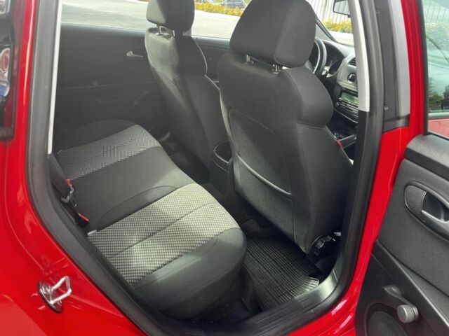 Червоний Сеат Leon, об'ємом двигуна 1.2 л та пробігом 185 тис. км за 5600 $, фото 6 на Automoto.ua