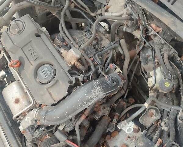 Сеат Leon, об'ємом двигуна 1.4 л та пробігом 206 тис. км за 1300 $, фото 4 на Automoto.ua