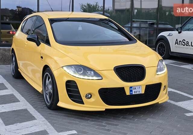Желтый Сеат Леон, объемом двигателя 1.4 л и пробегом 222 тыс. км за 6500 $, фото 1 на Automoto.ua