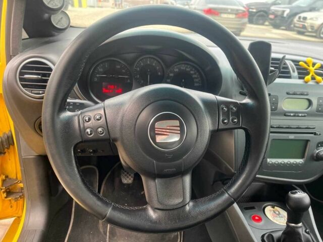 Жовтий Сеат Leon, об'ємом двигуна 0 л та пробігом 208 тис. км за 4690 $, фото 12 на Automoto.ua