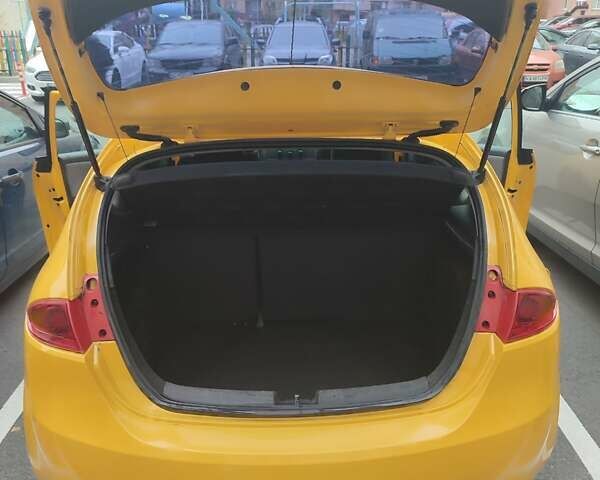 Желтый Сеат Леон, объемом двигателя 1.6 л и пробегом 298 тыс. км за 4300 $, фото 10 на Automoto.ua