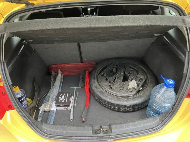 Жовтий Сеат Leon, об'ємом двигуна 1.6 л та пробігом 350 тис. км за 4200 $, фото 14 на Automoto.ua