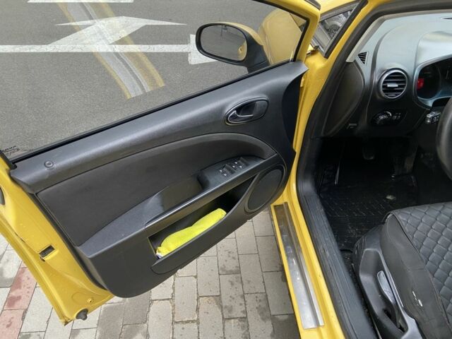 Жовтий Сеат Leon, об'ємом двигуна 1.6 л та пробігом 350 тис. км за 4200 $, фото 6 на Automoto.ua