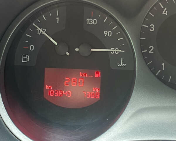 Желтый Сеат Леон, объемом двигателя 2 л и пробегом 197 тыс. км за 5300 $, фото 7 на Automoto.ua