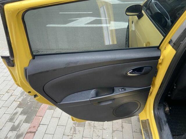 Жовтий Сеат Leon, об'ємом двигуна 1.6 л та пробігом 350 тис. км за 4200 $, фото 9 на Automoto.ua