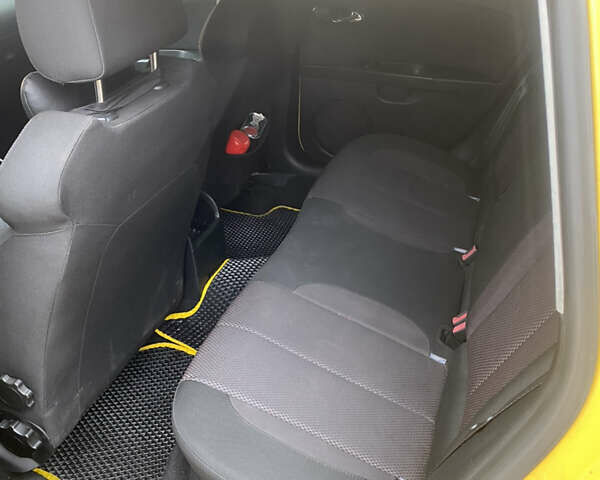 Желтый Сеат Леон, объемом двигателя 2 л и пробегом 197 тыс. км за 5300 $, фото 9 на Automoto.ua