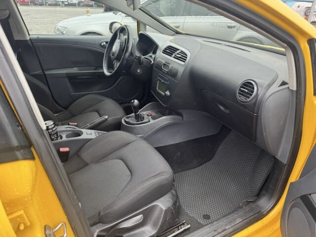 Жовтий Сеат Leon, об'ємом двигуна 1.6 л та пробігом 248 тис. км за 3600 $, фото 5 на Automoto.ua