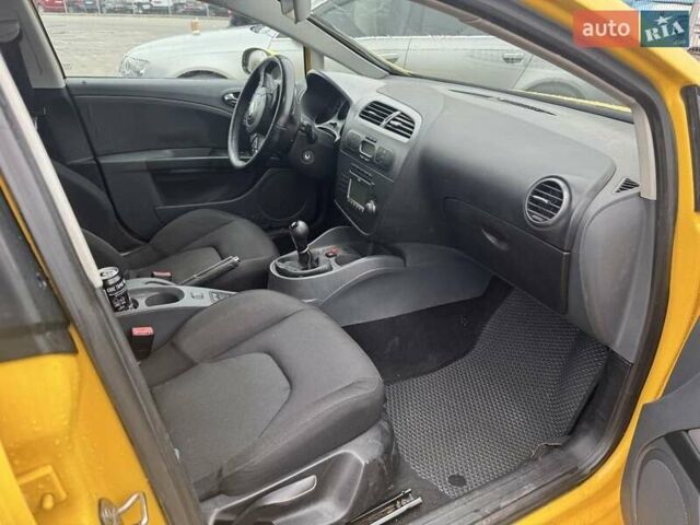 Жовтий Сеат Leon, об'ємом двигуна 1.6 л та пробігом 248 тис. км за 3600 $, фото 4 на Automoto.ua