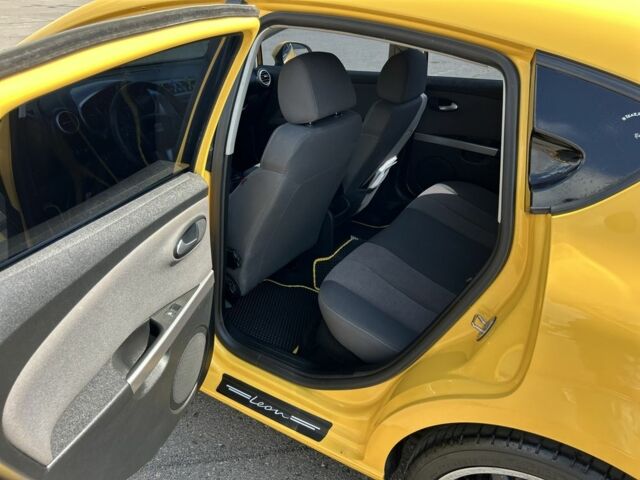 Желтый Сеат Леон, объемом двигателя 1.6 л и пробегом 177 тыс. км за 8000 $, фото 10 на Automoto.ua