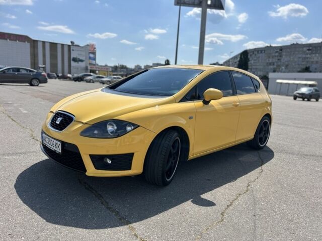 Желтый Сеат Леон, объемом двигателя 1.6 л и пробегом 177 тыс. км за 8000 $, фото 1 на Automoto.ua