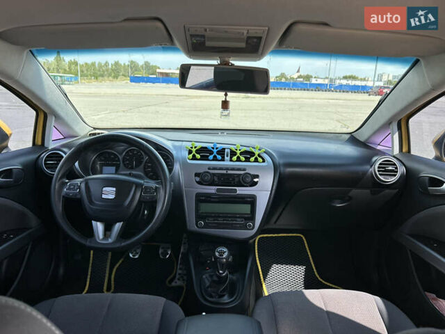 Желтый Сеат Леон, объемом двигателя 1.6 л и пробегом 177 тыс. км за 8000 $, фото 13 на Automoto.ua