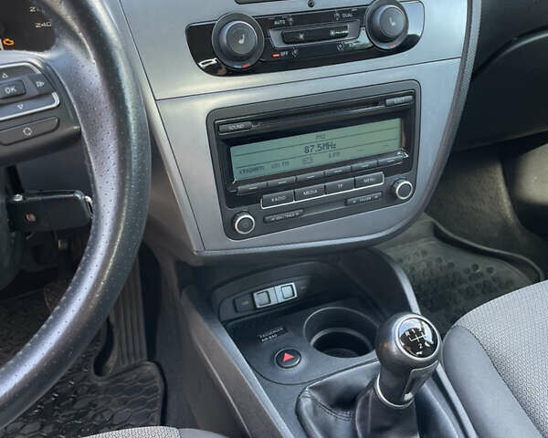 Желтый Сеат Леон, объемом двигателя 1.4 л и пробегом 242 тыс. км за 5200 $, фото 7 на Automoto.ua