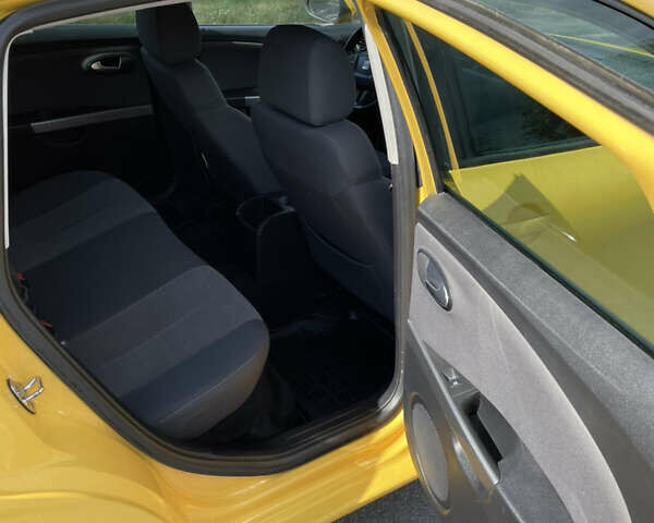 Желтый Сеат Леон, объемом двигателя 1.4 л и пробегом 242 тыс. км за 5200 $, фото 10 на Automoto.ua