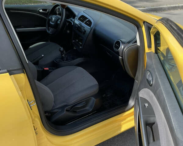 Желтый Сеат Леон, объемом двигателя 1.4 л и пробегом 242 тыс. км за 5200 $, фото 9 на Automoto.ua