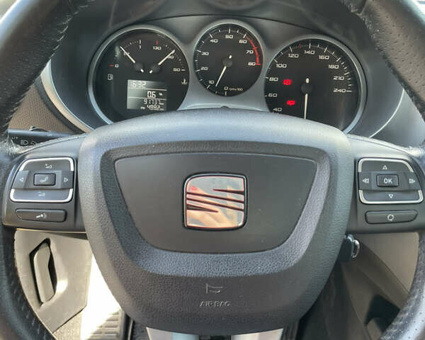 Желтый Сеат Леон, объемом двигателя 1.4 л и пробегом 242 тыс. км за 5200 $, фото 6 на Automoto.ua