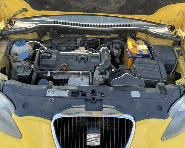 Желтый Сеат Леон, объемом двигателя 1.4 л и пробегом 242 тыс. км за 5200 $, фото 5 на Automoto.ua