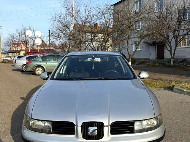 Серый Сеат Леон, объемом двигателя 1.8 л и пробегом 270 тыс. км за 4200 $, фото 1 на Automoto.ua