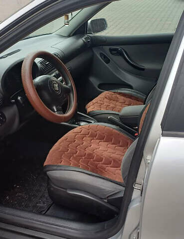 Сеат Leon 2003 у Хмельницькому на Automoto.ua Сірий Сеат Leon, об'ємом двигуна 1.78 л та пробігом 223 тис. км за 3550 $, фото 5 на Automoto.ua