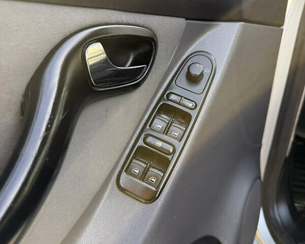 Серый Сеат Леон, объемом двигателя 1.8 л и пробегом 270 тыс. км за 4200 $, фото 16 на Automoto.ua