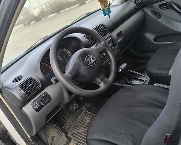 Серый Сеат Леон, объемом двигателя 1.8 л и пробегом 270 тыс. км за 3500 $, фото 2 на Automoto.ua