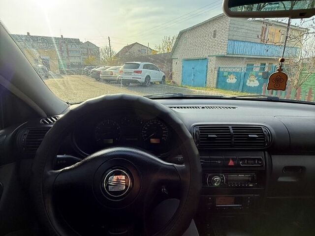 Серый Сеат Леон, объемом двигателя 1.8 л и пробегом 270 тыс. км за 4200 $, фото 13 на Automoto.ua