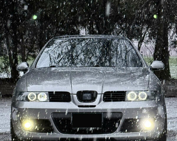 Серый Сеат Леон, объемом двигателя 1.8 л и пробегом 279 тыс. км за 9999 $, фото 1 на Automoto.ua