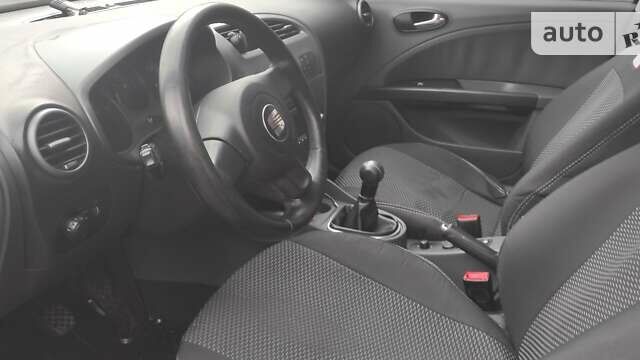 Серый Сеат Леон, объемом двигателя 1.97 л и пробегом 268 тыс. км за 5000 $, фото 13 на Automoto.ua