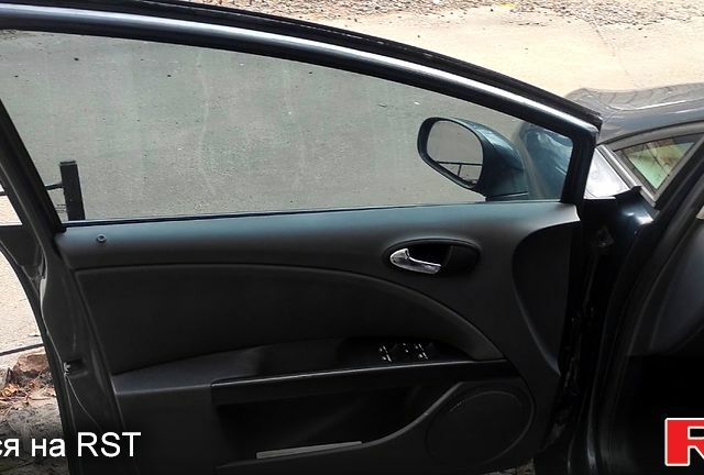 Сірий Сеат Leon, об'ємом двигуна 2 л та пробігом 270 тис. км за 4700 $, фото 5 на Automoto.ua