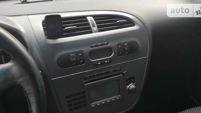 Серый Сеат Леон, объемом двигателя 1.97 л и пробегом 268 тыс. км за 5000 $, фото 15 на Automoto.ua